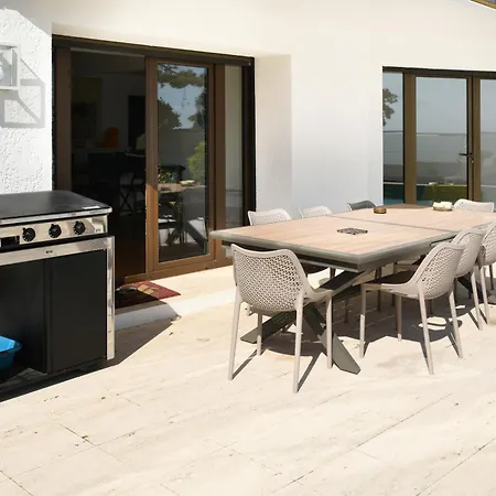 Avec Piscine Chauffee Et Magnifique Vue