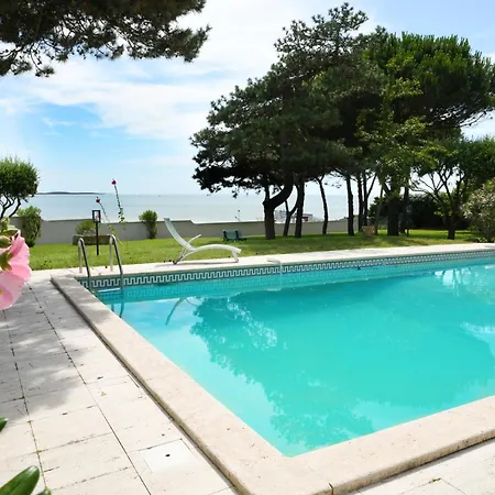 Avec Piscine Chauffee Et Magnifique Vue