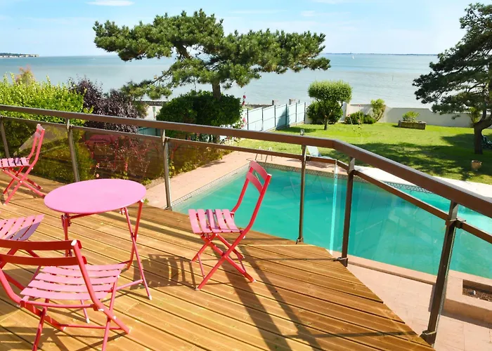 Avec Piscine Chauffée Et Magnifique Vue Royan