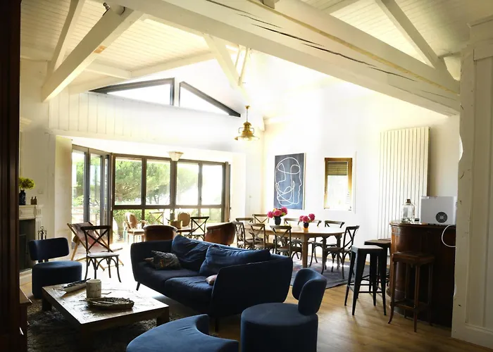 Avec Piscine Chauffée Et Magnifique Vue Villa