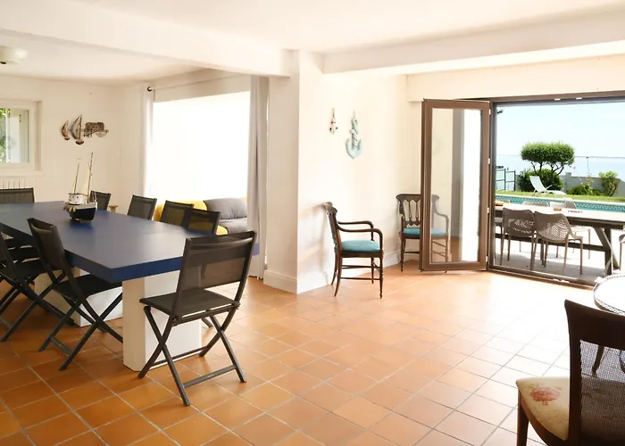 Avec Piscine Chauffée Et Magnifique Vue Villa