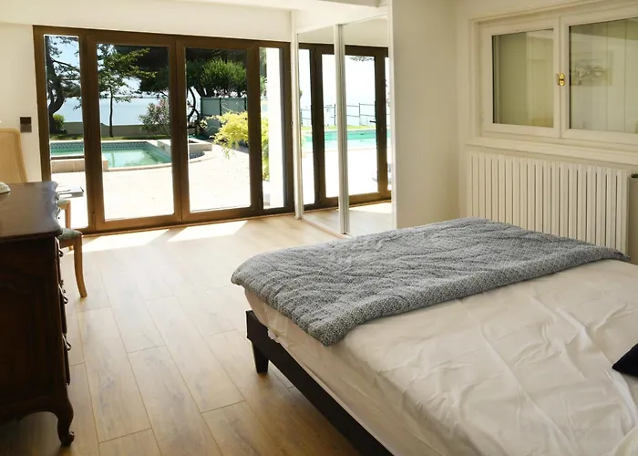 Avec Piscine Chauffée Et Magnifique Vue Royan