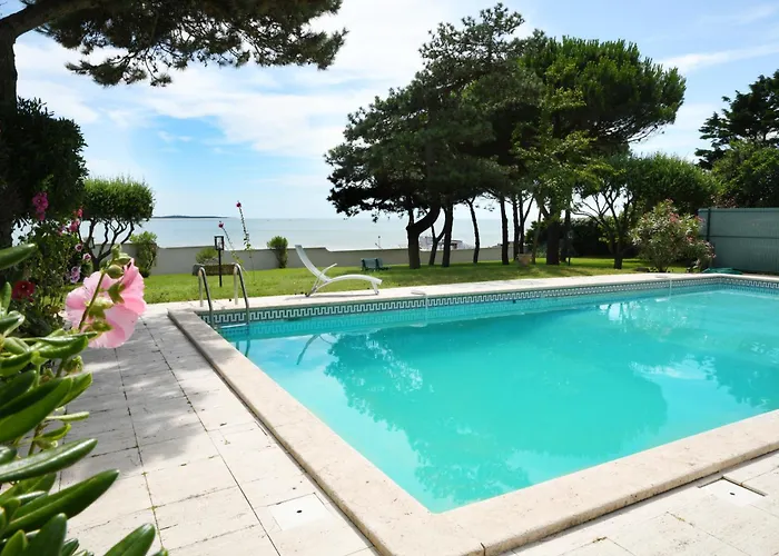 Avec Piscine Chauffée Et Magnifique Vue