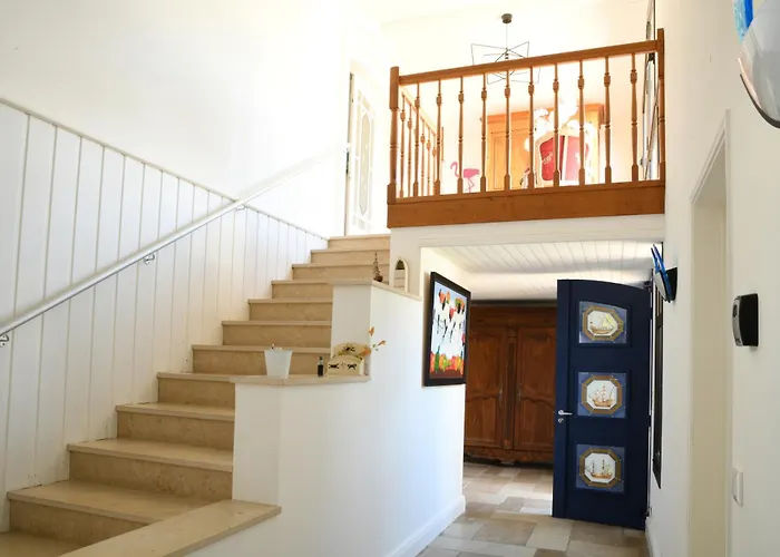 Avec Piscine Chauffée Et Magnifique Vue Royan